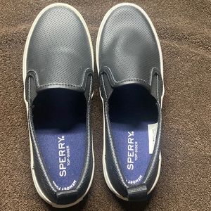 Women's Crest Twin Gore Leather Wave Perforated Sneaker